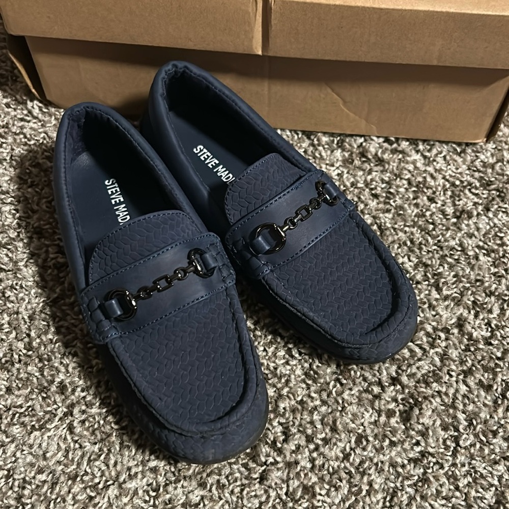 Kids casual shoes size 13